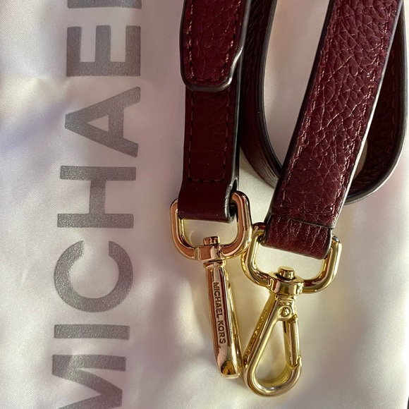 💃HP💃!Micheal Kors Hamilton, dust bag, shoulder strap never used, lock and key - Picture 12 of 15